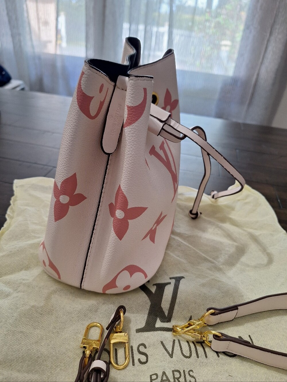 Pink & White Drawstring Crossbody - Picture 4 of 6